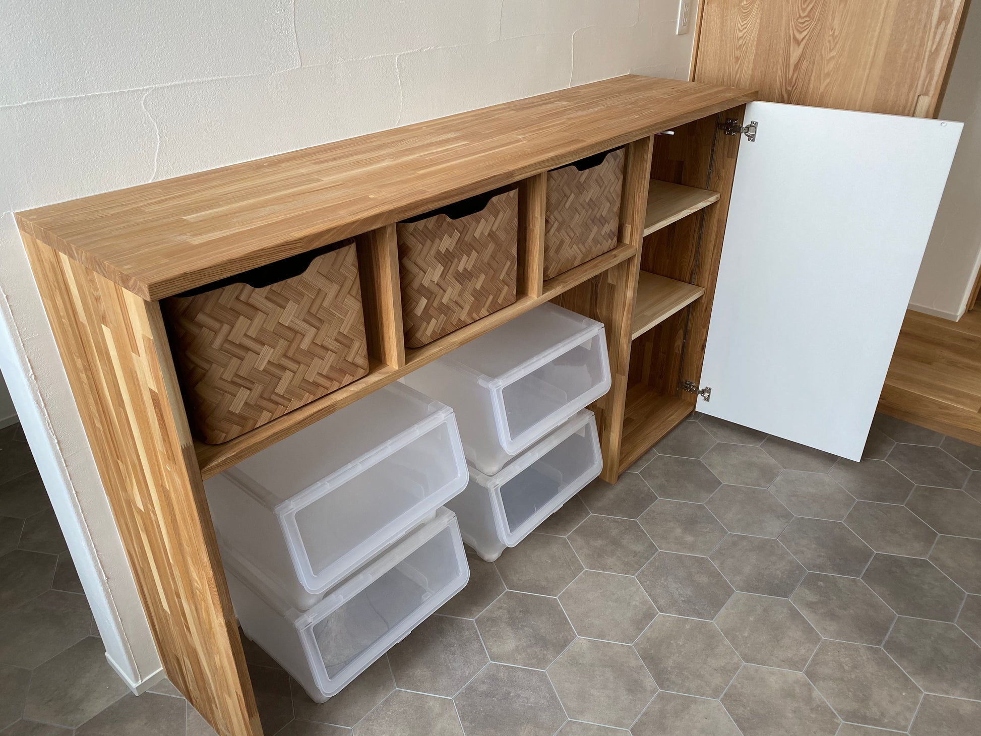 ナチュラルデザインの造作収納家具_3