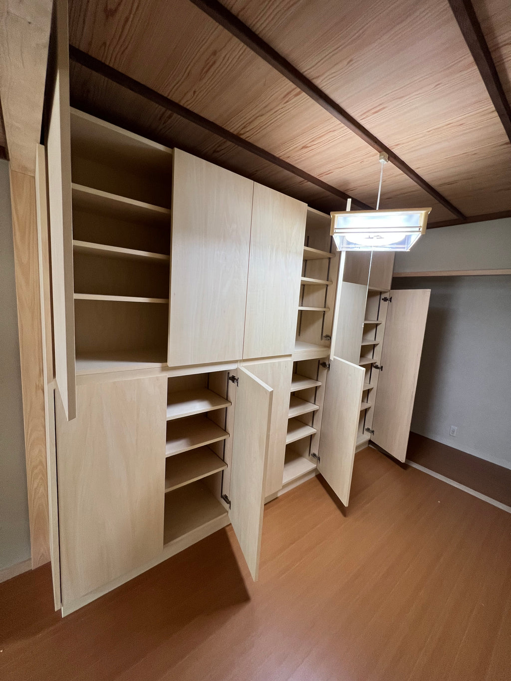 ナチュラルデザインの造作収納家具_4