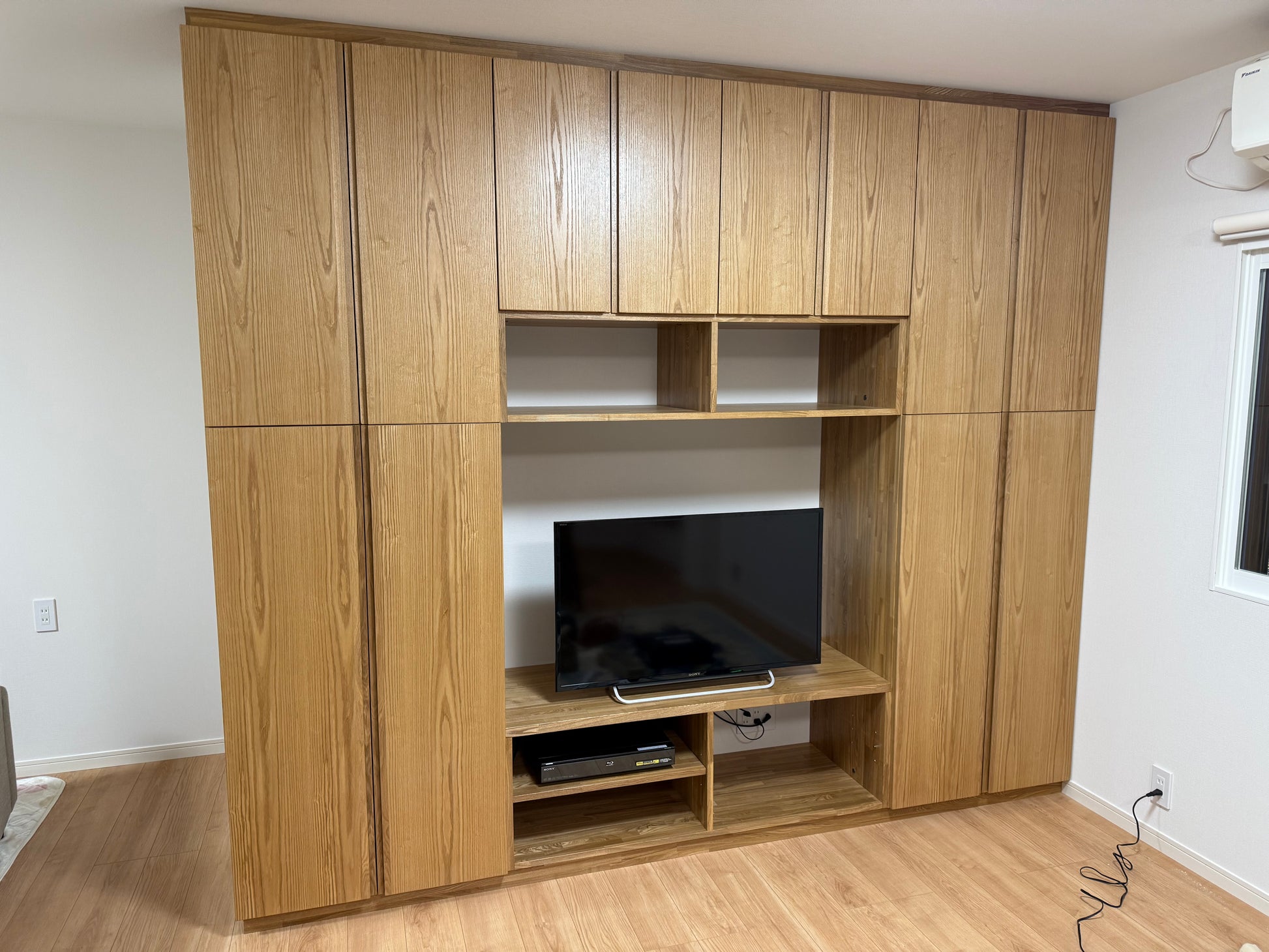 ナチュラルデザインの造作収納家具_7